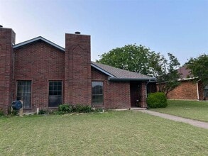Building Photo - 511 Amber Ln