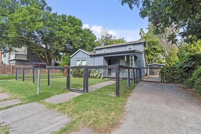 Building Photo - 204 Caney St