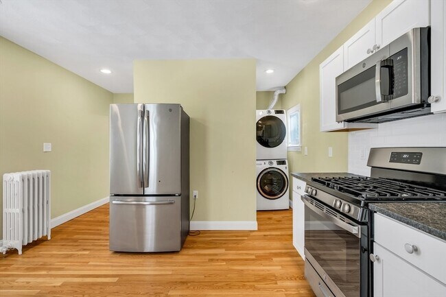 Building Photo - 12-14 Beltran Street Unit 12-2