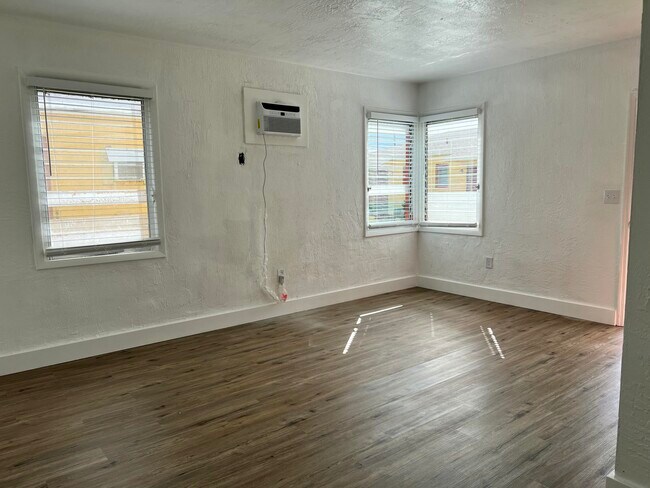 Foto del edificio - 1739 Moffett St
