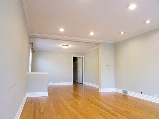 Building Photo - 4620 N Overhill Ave