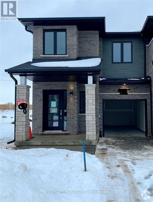 Queensway Garden/Stamford Centre Apartments under C2,000 Niagara