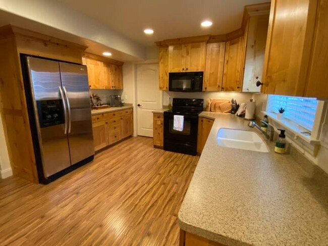 Refrigerator has filtered water and ice maker - 2254 Rock Canyon Cir