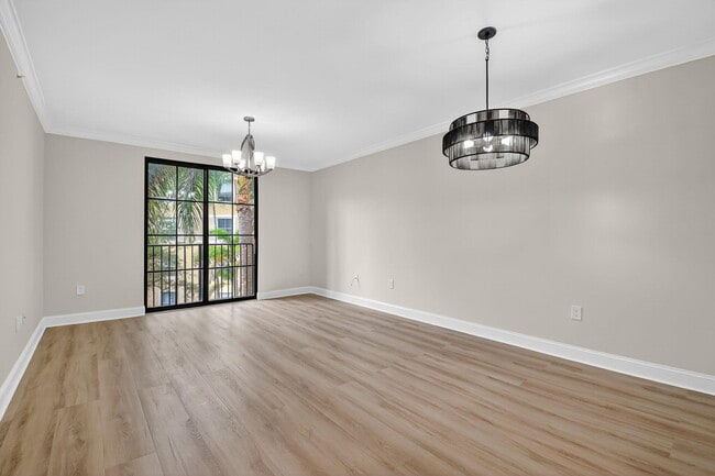 Building Photo - 630 S Sapodilla Ave