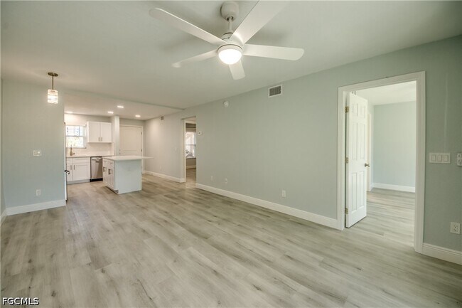 Foto del edificio - 16881 Davis Rd