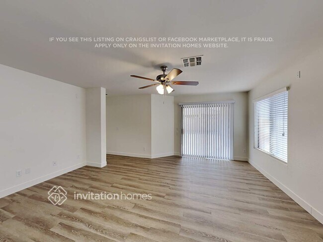 Foto del edificio - 13737 W Solano Dr