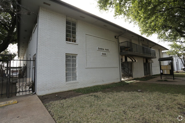 Building Photo - Sandia Park