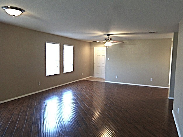 Building Photo - 812 Poncho Ln