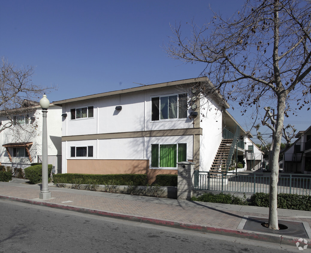 Primary Photo - 1105-1109 S Minnie St