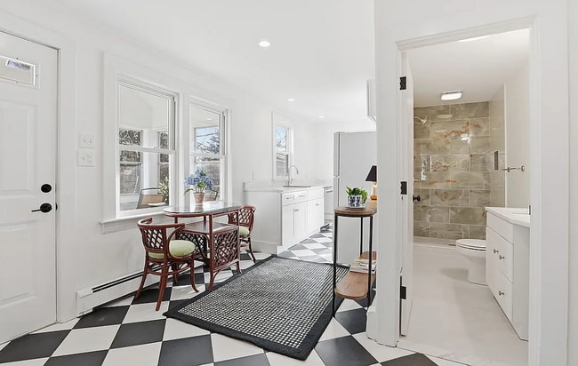 Building Photo - 32 Bolton St