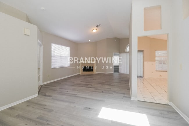 Foto del edificio - 1402 Walden Oaks Pl