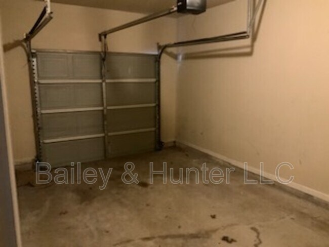 Building Photo - 473 Mulberry Row