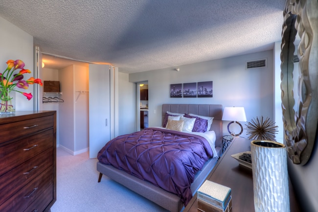 Foto del edificio - 12 W Grand Ave