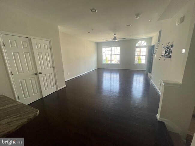 Building Photo - 6800 Green Mill Way