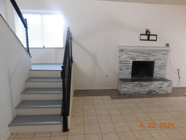 Building Photo - 400 Tepatitlan Ct