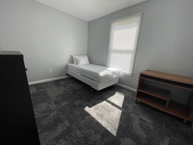 Foto del edificio - 336 Stone Dr