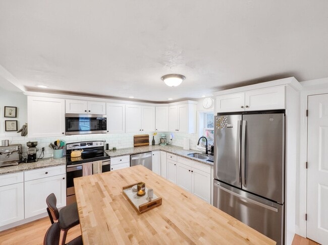 Building Photo - Beautiful Condo In Beverly MA!