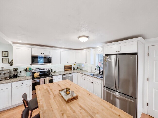 Foto del edificio - Beautiful Condo In Beverly MA!
