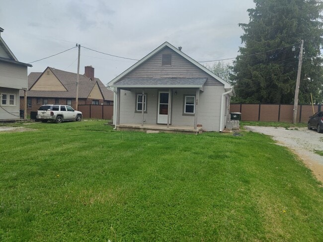 Building Photo - 402 E Walnut St