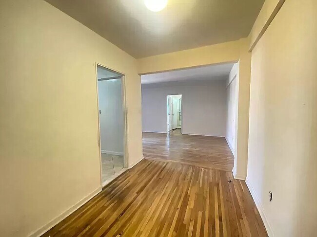 Foto del edificio - 143-16 Barclay Avenue