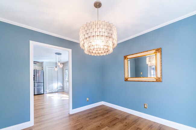 Building Photo - 5603 Ventura Dr