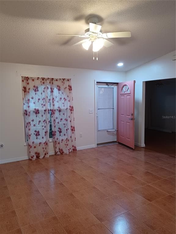 Building Photo - 707 Dromedary Dr