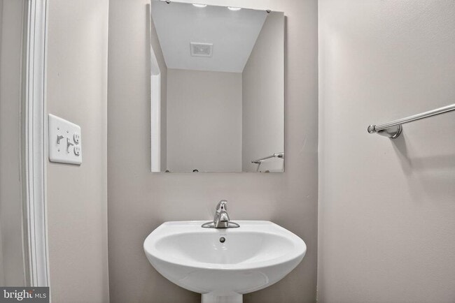 Foto del edificio - 2012 Crepe Myrtle Ln