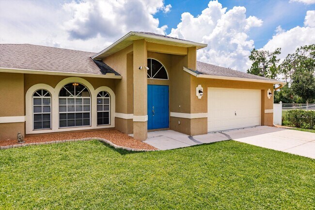 Foto del edificio - "Charming 3-Bedroom Home with 2 Full Baths and Spacious 2537 Sq Ft in North Port, FL!"