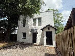 Building Photo - 508 E Henry St