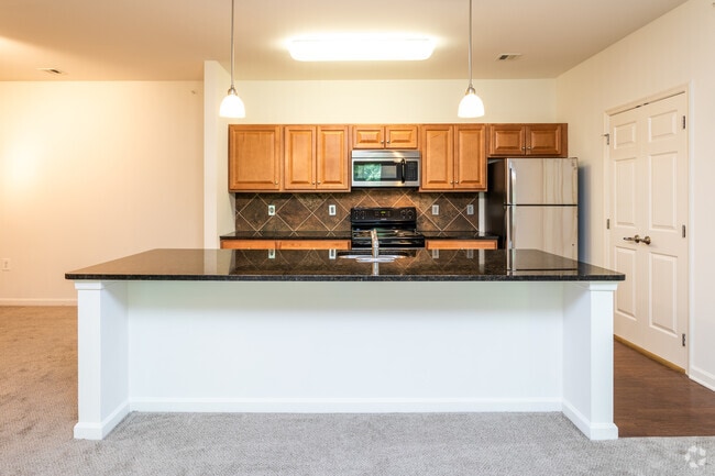 2BR, 2BA With Sunroom - The Wayfarer - Kitchen - Riverside