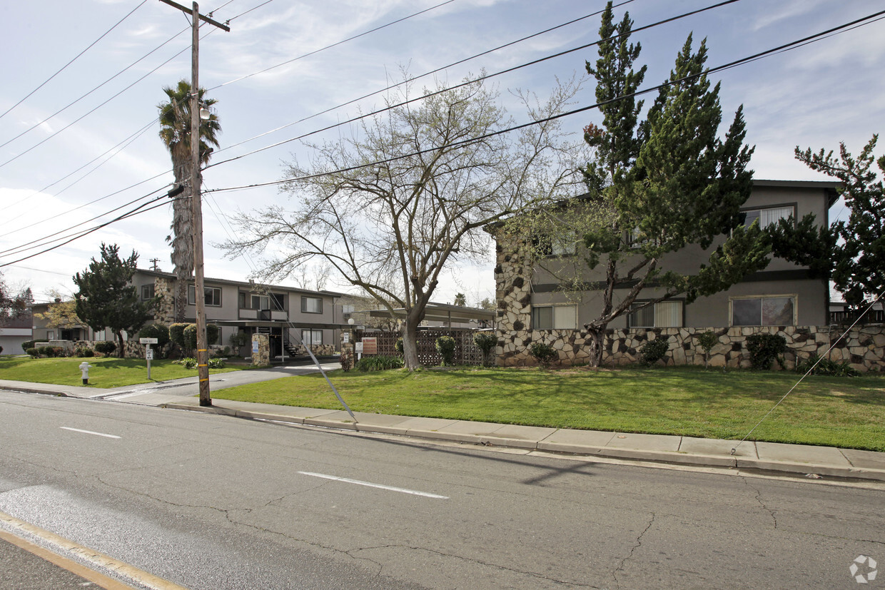 Primary Photo - Summer Trace Apartments