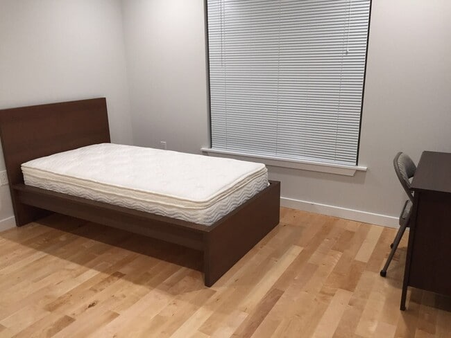 Foto del edificio - 3913 Warren St
