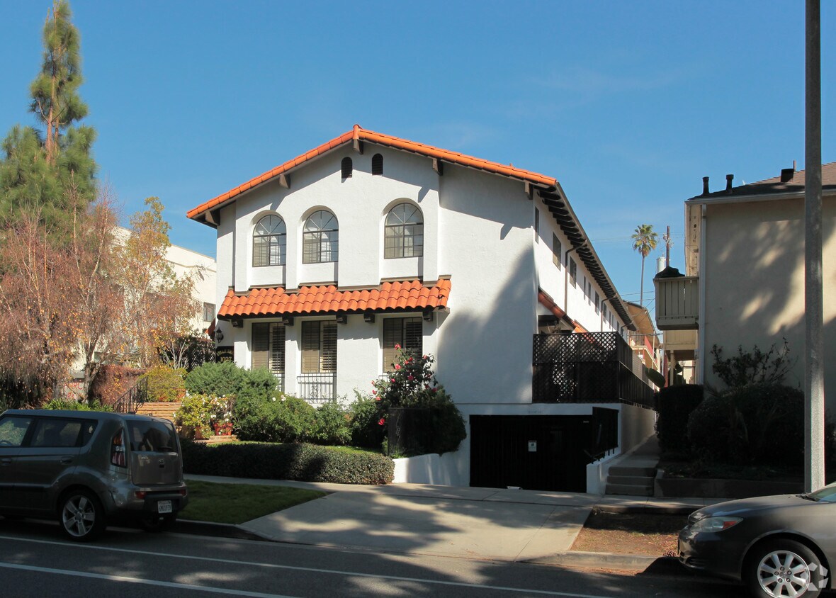 Primary Photo - Villa Real Apartment
