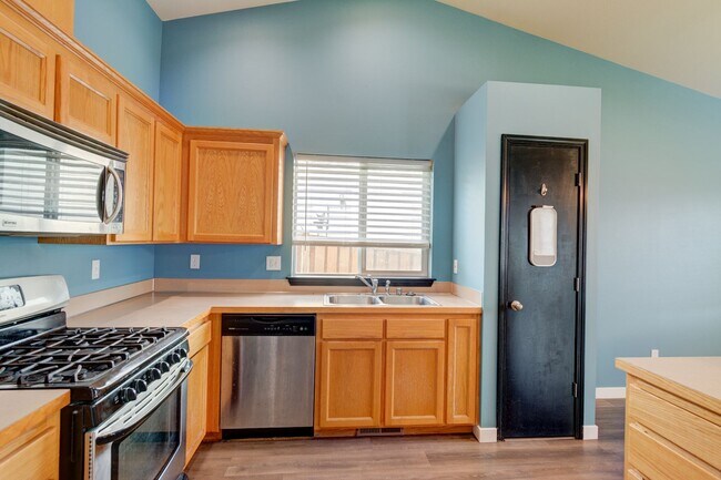 Foto del edificio - 3 Bed 2 Bath in Cherry Hill Neighborhood
