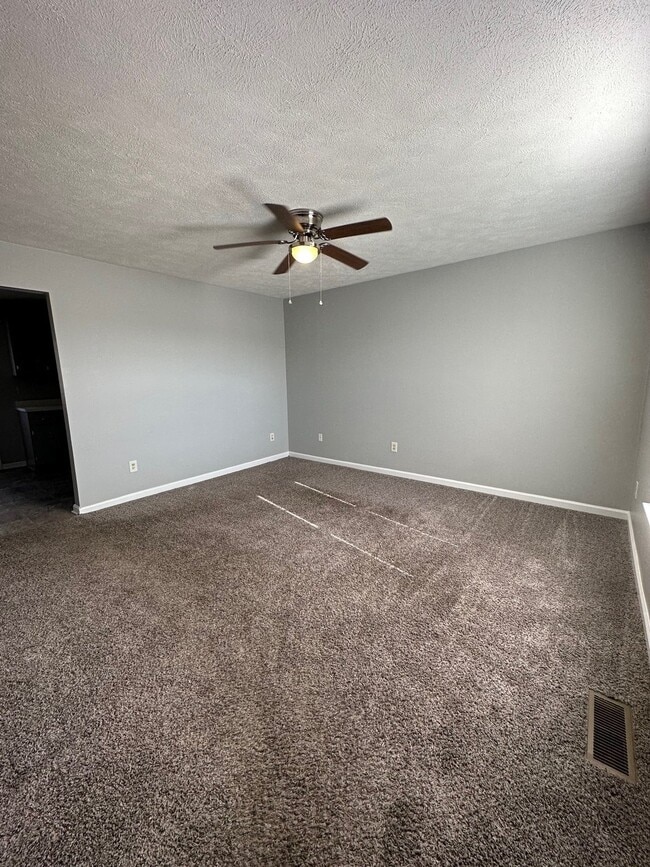 Foto del edificio - 1058 Bush Ave