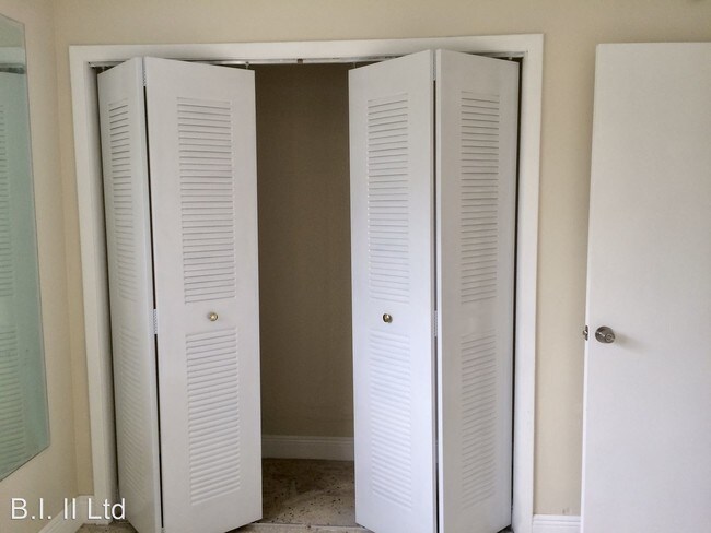 Building Photo - 409 SW 8th Ave