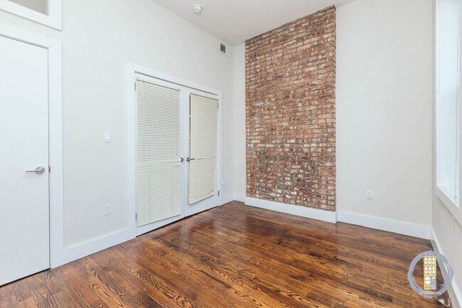 Building Photo - 285 Cornelia St