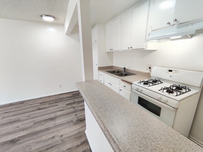 Building Photo - 5057 Klump Ave