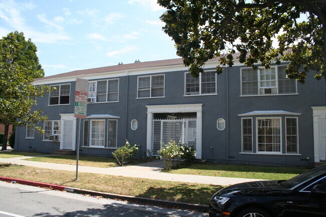 Foto del edificio - 200 S Doheny Dr