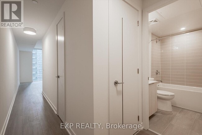 Building Photo - 357 King St W