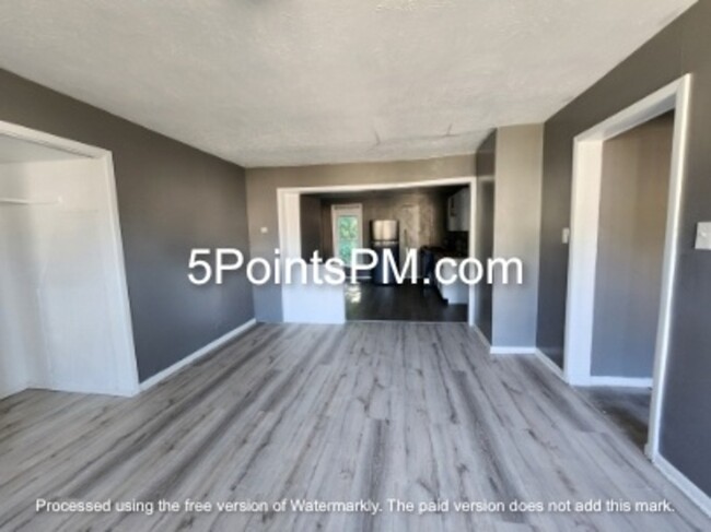 Building Photo - 2048 W 100th St