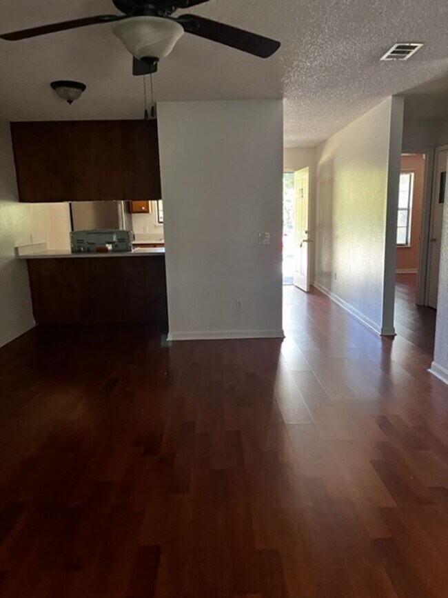 Foto del edificio - 2 Bedroom 1 Bath Duplex