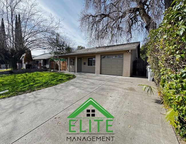 Building Photo - **For Rent: Beautifully Remodeled 3-Bedroo...