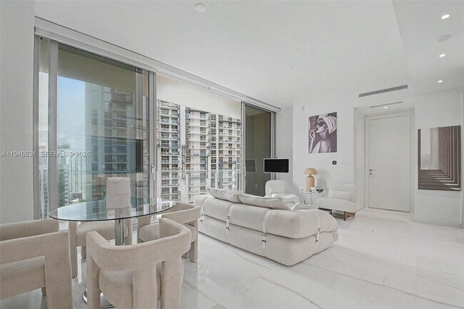 Foto del edificio - 300 Biscayne Blvd Way