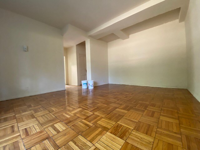 Foto del edificio - 196-15 65th Crescent