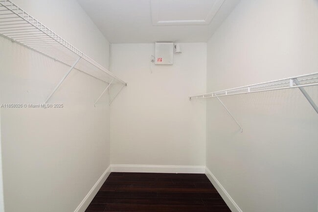 Building Photo - 3010 Willow Ln