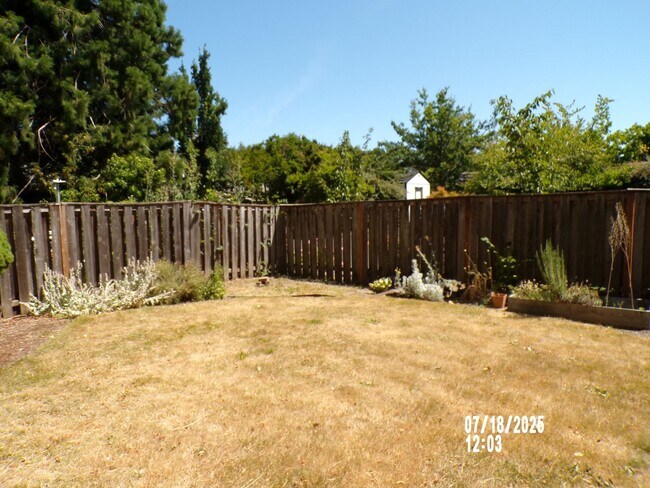 Building Photo - 099-03 - 1733-1735 NW Grant Ave. Corvallis, OR 97330