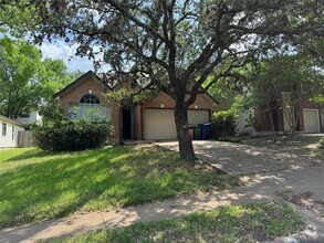 Building Photo - 709 Shade Tree Dr