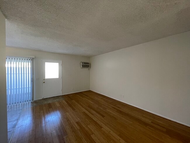 Building Photo - 44 N Roosevelt Ave
