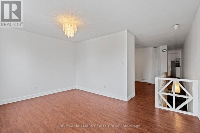 Building Photo - 378 Booth St